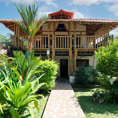 Pangea Lodge With Shared Pool At The Heart Of Manzanillo Exterior photo