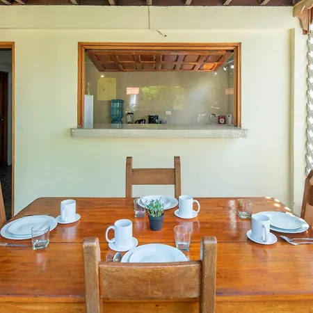 Pangea Lodge With Shared Pool At The Heart Of Manzanillo Exterior photo