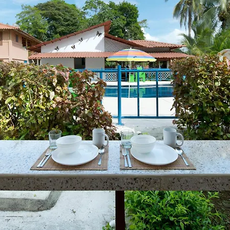 Pangea Lodge With Shared Pool At The Heart Of Manzanillo Exterior photo