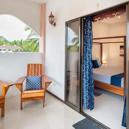 Pangea Lodge With Shared Pool At The Heart Of Manzanillo Exterior photo