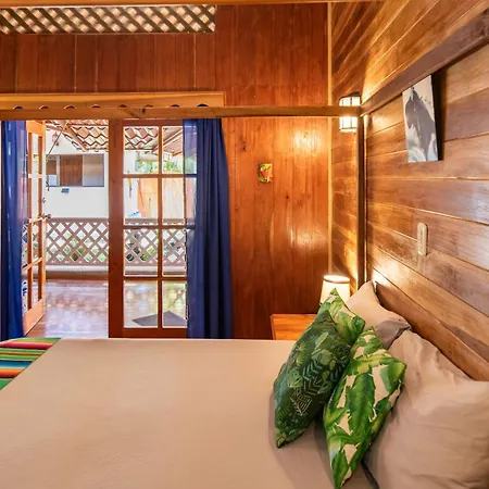 Pangea Lodge With Shared Pool At The Heart Of Manzanillo Exterior photo