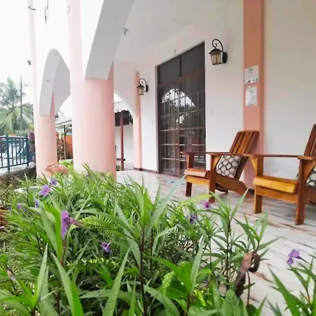 Pangea Lodge With Shared Pool At The Heart Of Manzanillo Exterior photo