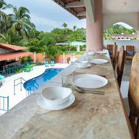 Pangea Lodge With Shared Pool At The Heart Of Manzanillo Exterior photo