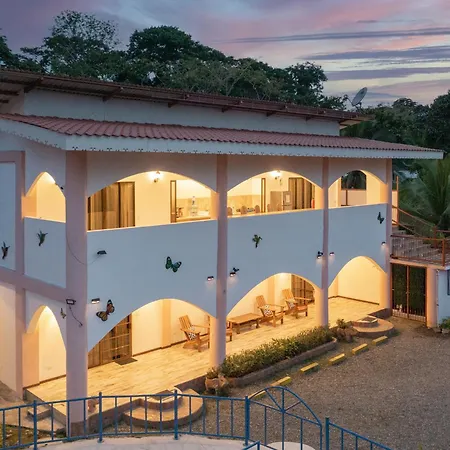 Pangea Lodge With Shared Pool At The Heart Of Manzanillo Exterior photo